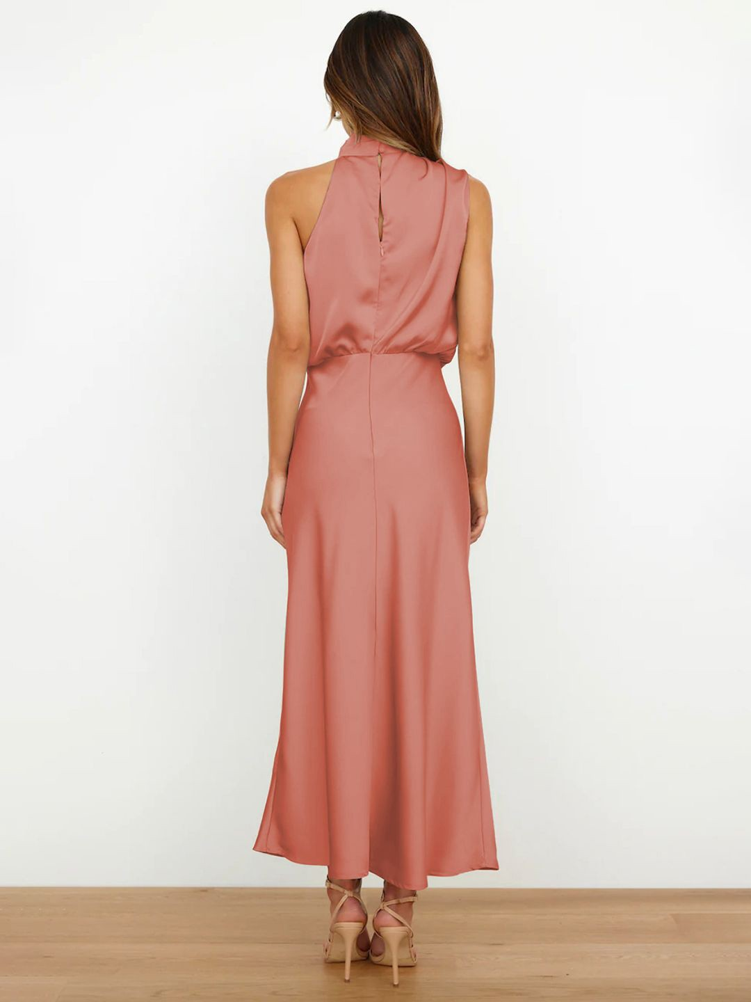 MARIANA | Dress with American neckline.