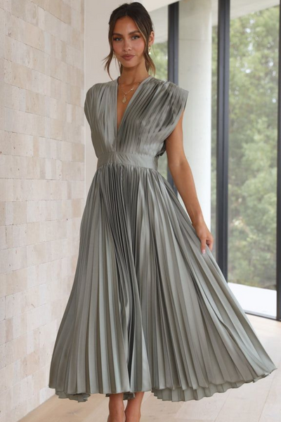 TIRSÁ | Glamorous dress.