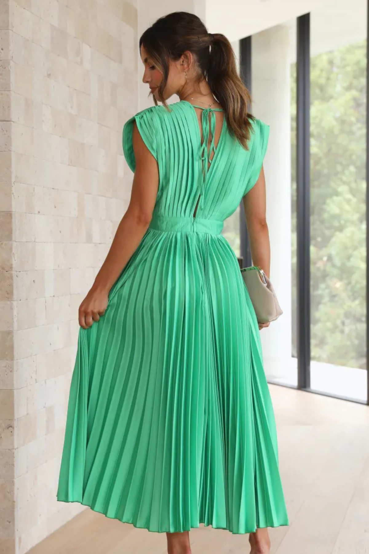 TIRSÁ | Glamorous dress.