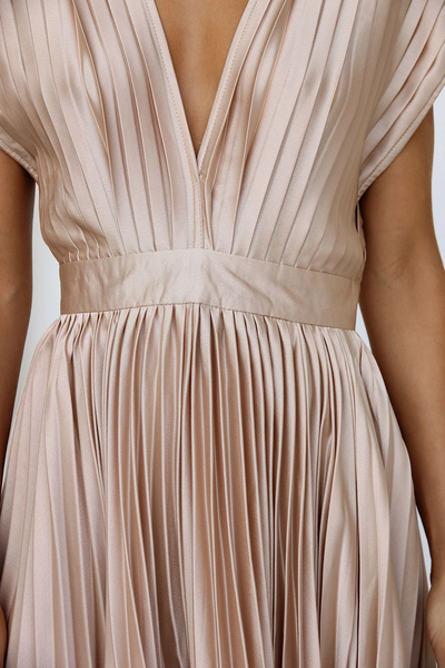 TIRSÁ | Glamorous dress.