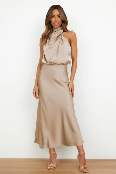 MARIANA | Dress with American neckline.