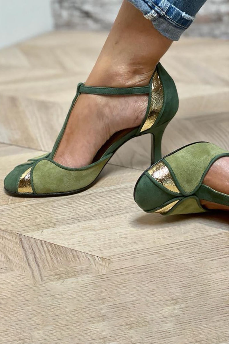 Estefanía | Court shoes, T-strap and closed toe