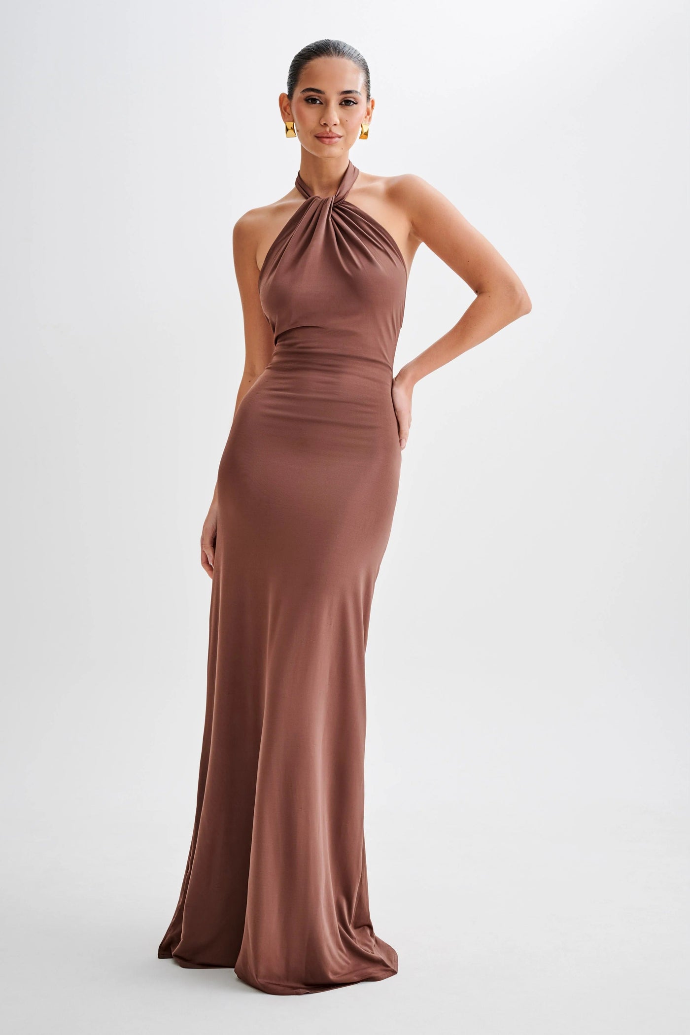 KLARA | Dress with curves and halter neck.